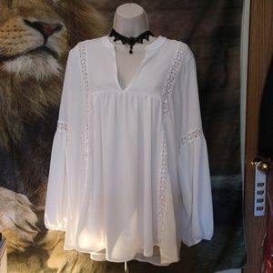 Beautiful TORRID white blouse